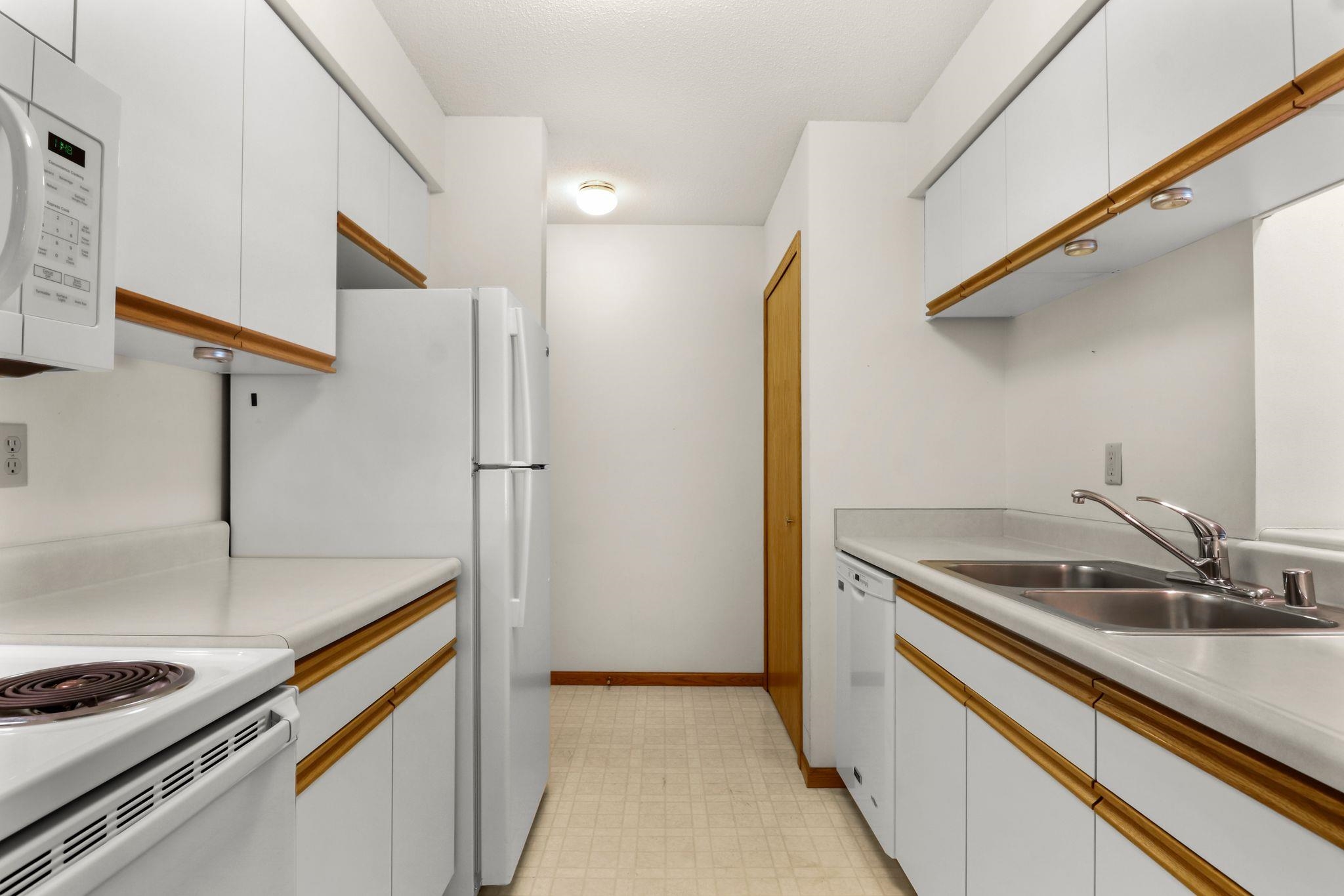 965 Park, Unit 101 Oregon, WI 53575 - Photo 12 of 31