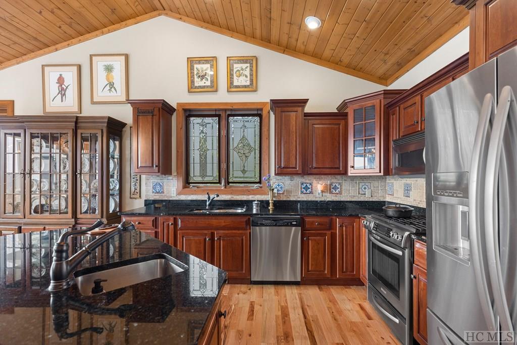 216 Eagle Ridge Road Sapphire, NC 28774 - Photo 5 of 17 Gallery Image 5
