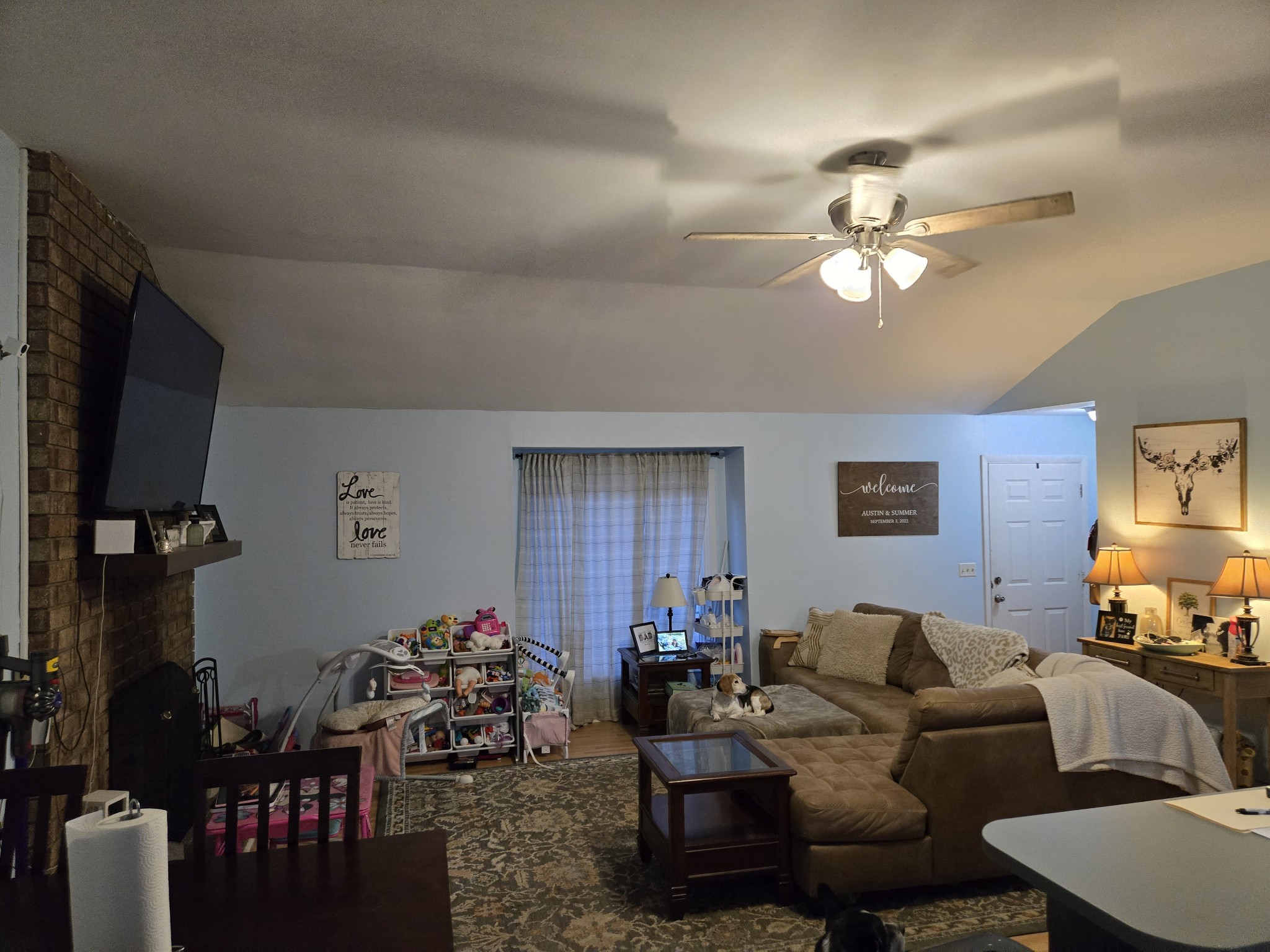 5253 Henley Road Mount Juliet, TN 37122 - Photo 5 of 20 a living room with furniture flowerpot and window