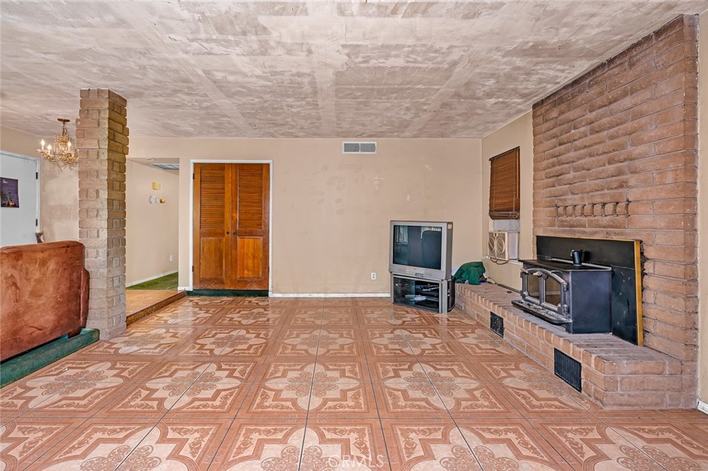 2160 3rd Street Sanger, CA 93657 - Photo 9 of 38