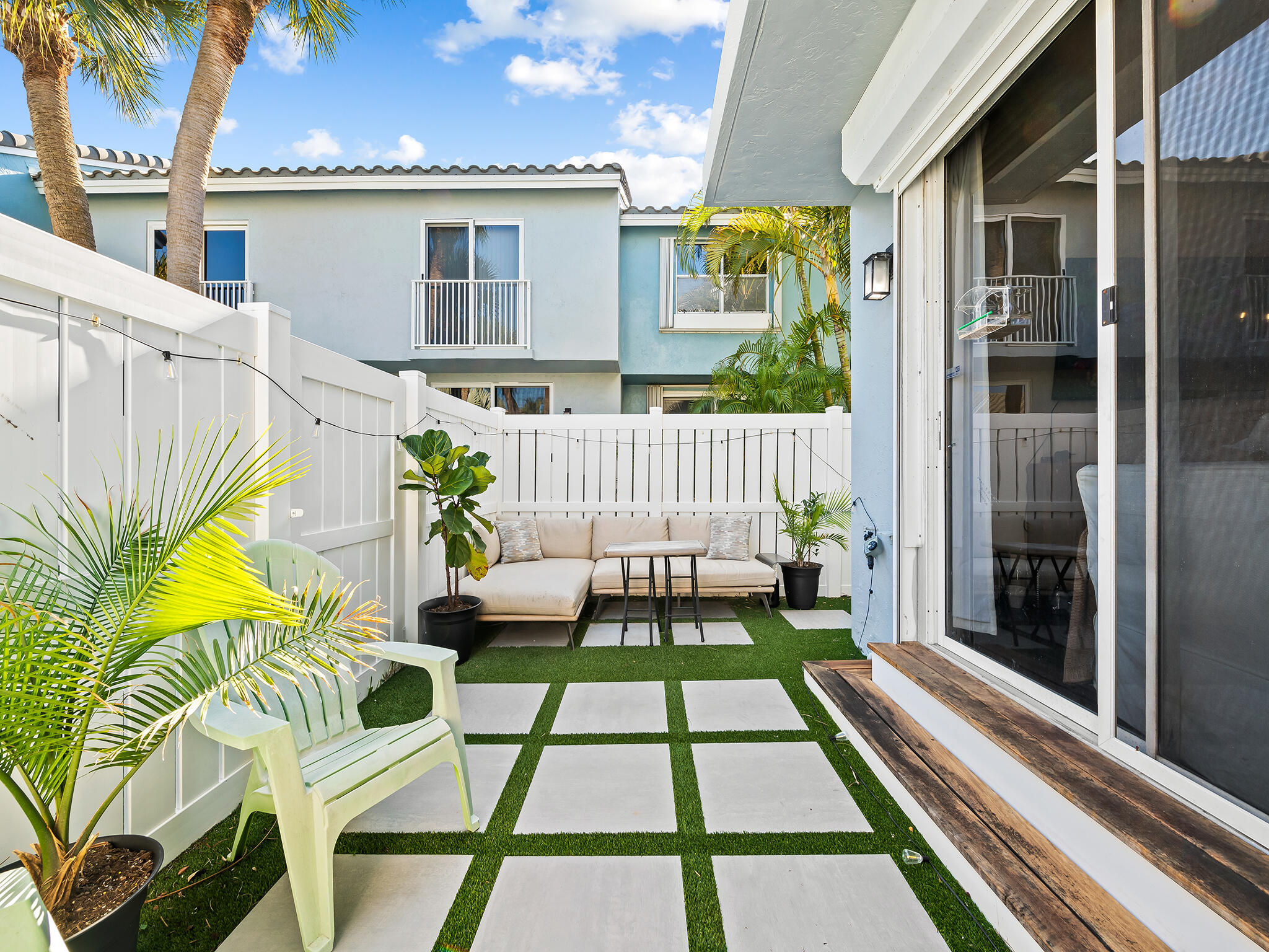 1074 Jeffery Street Boca Raton, FL 33487 - Photo 4 of 23 DSC_5702
