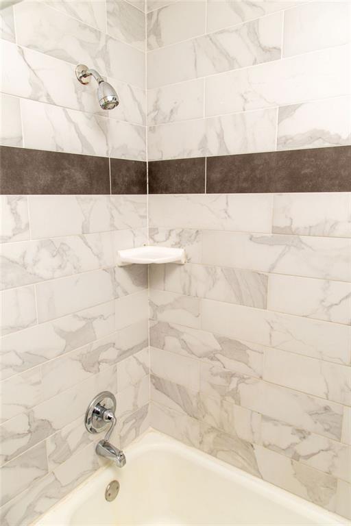 1681 Atherton Circle Decatur, GA 30035 - Photo 17 of 17 a bathroom with a bathtub