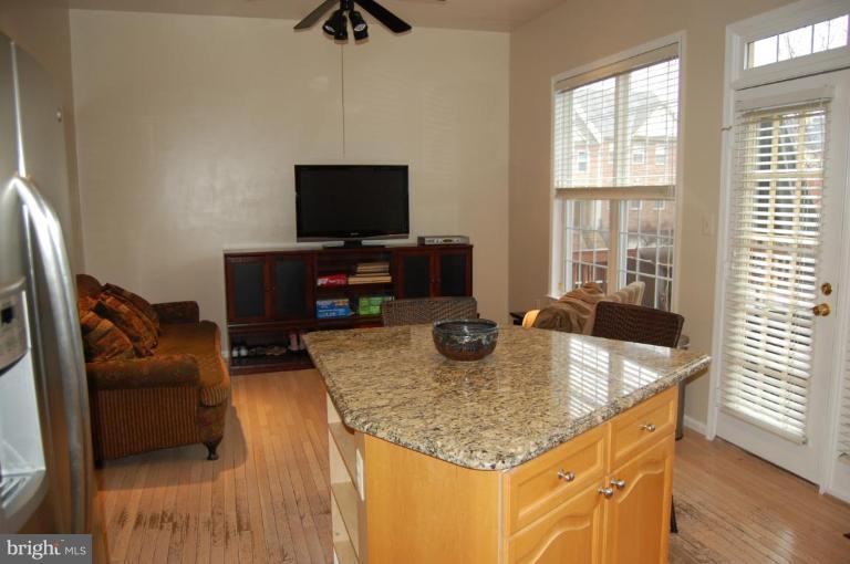 20706 Riptide Square Sterling, VA 20165 - Photo 16 of 24 Kitchen/Family Room