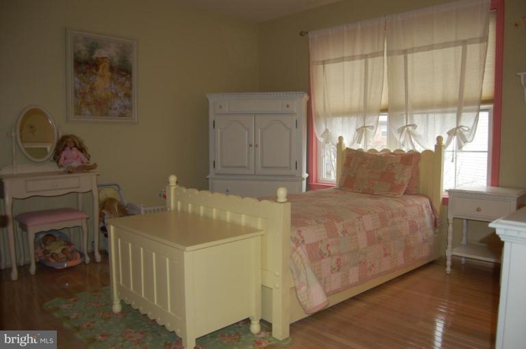 20706 Riptide Square Sterling, VA 20165 - Photo 3 of 24 Bedroom #2