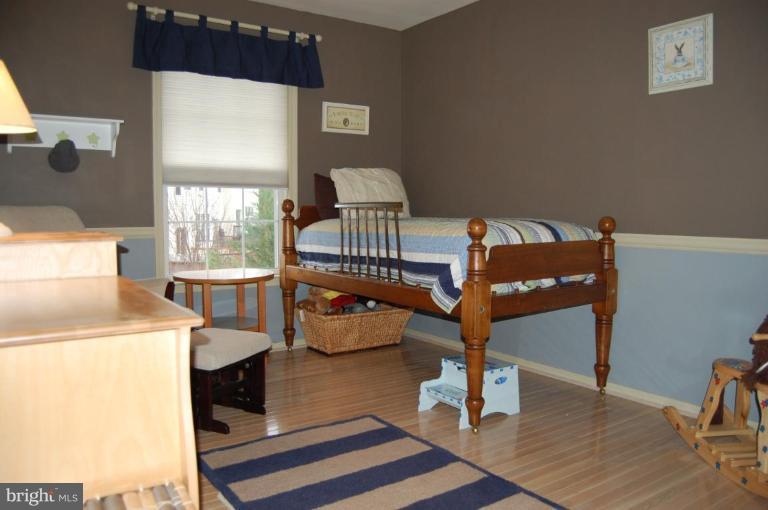 20706 Riptide Square Sterling, VA 20165 - Photo 4 of 24 Bedroom #3