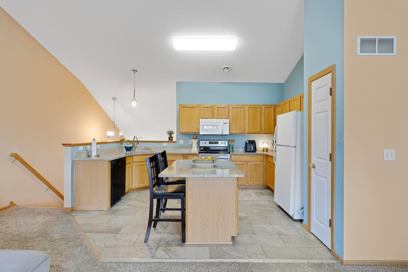 15300 Flower Way Apple Valley, MN 55124 - Photo 11 of 28