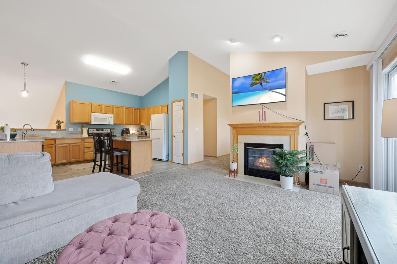 15300 Flower Way Apple Valley, MN 55124 - Photo 7 of 28