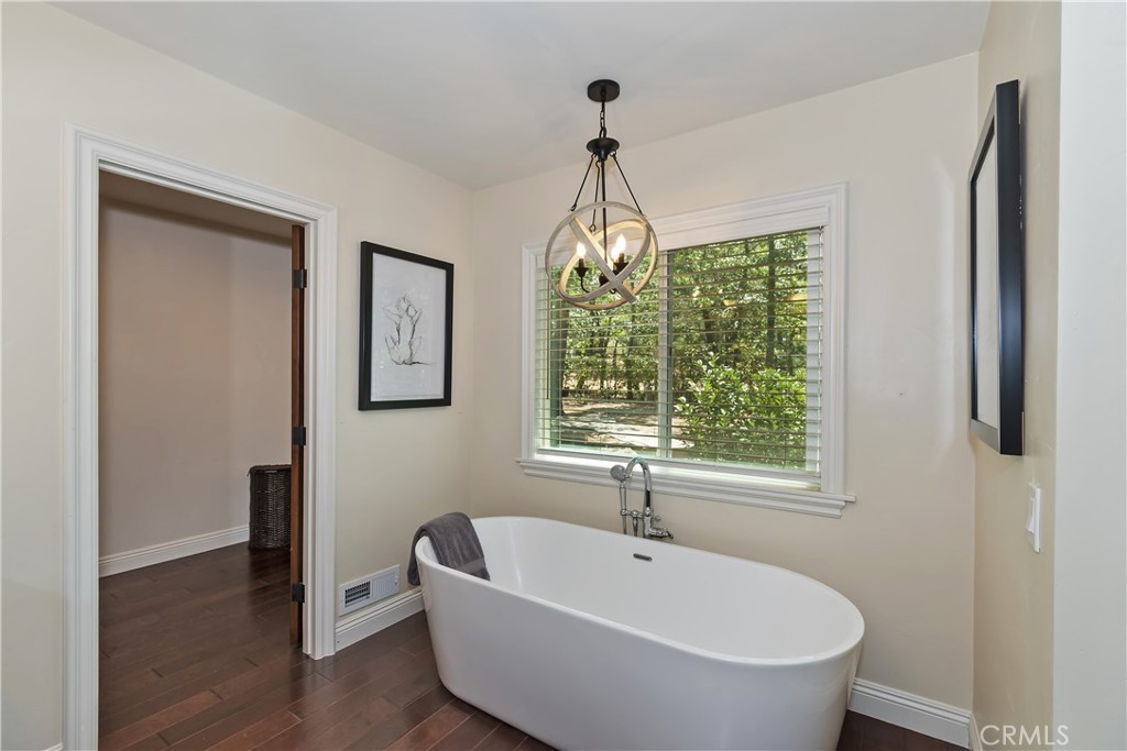 28411 North Shore Road Lake Arrowhead, CA 92352 - Photo 28 of 66 Bathroom 1