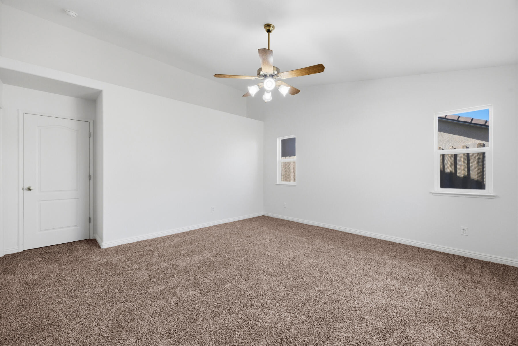 1752 Modoc Avenue Tulare, CA 93274 - Photo 28 of 45 28 - Master Bedroom (2)