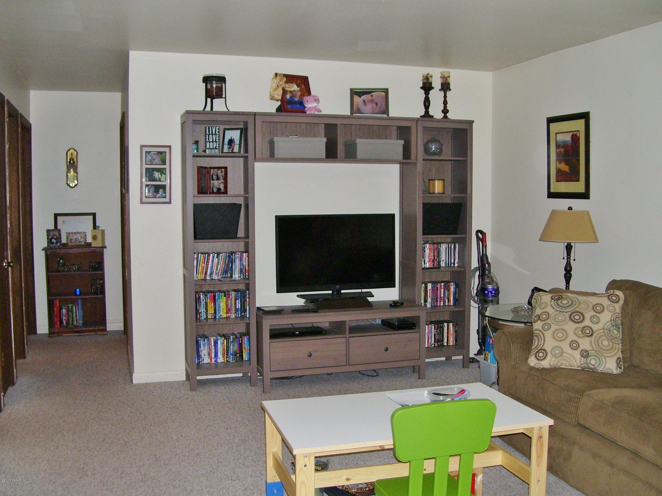 48 Deerfoot Road Lake Ariel, PA 18436 - Photo 3 of 29 Living Room