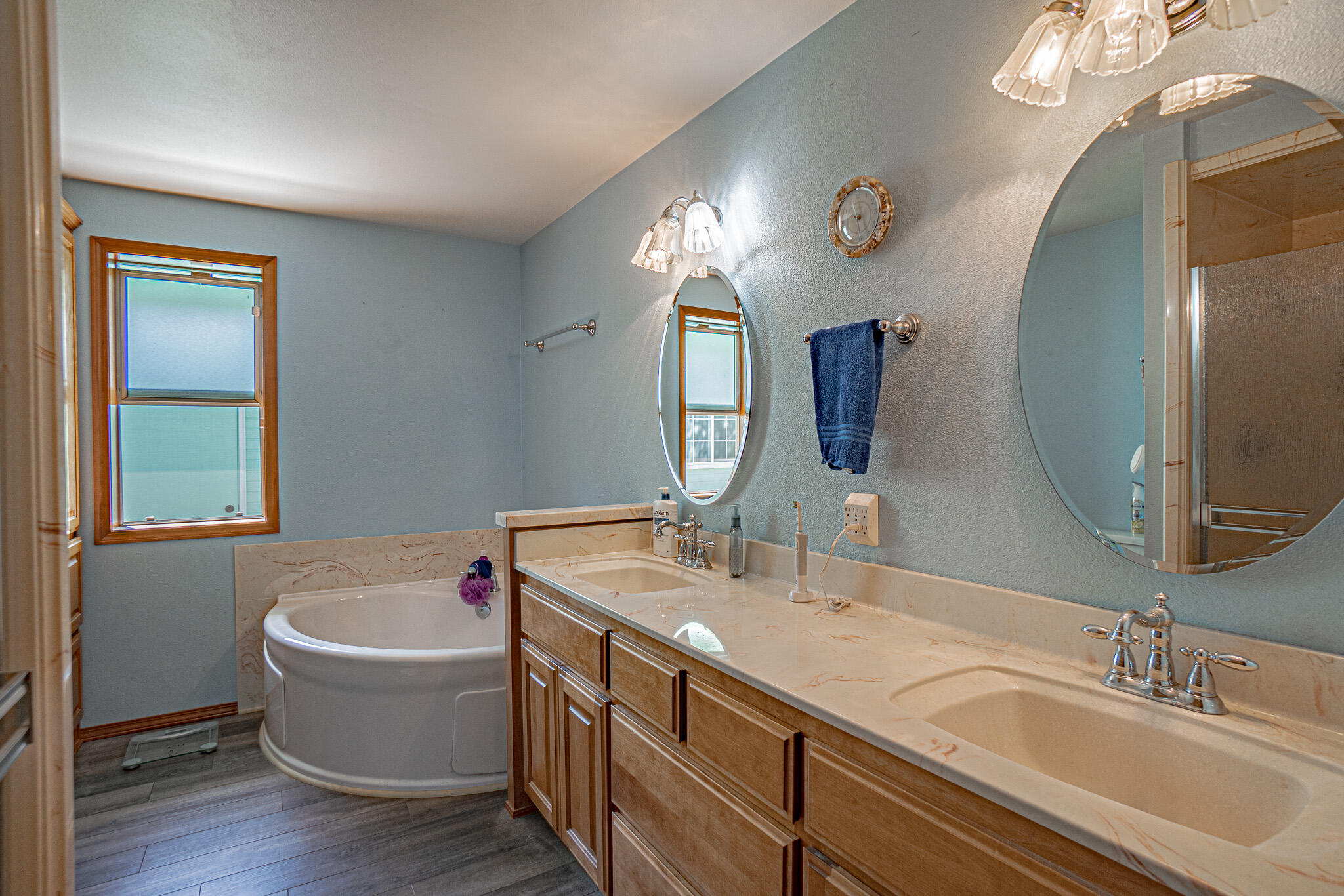 265 Brandon Street Central Point, OR 97502 - Photo 13 of 27 14 Master Bath
