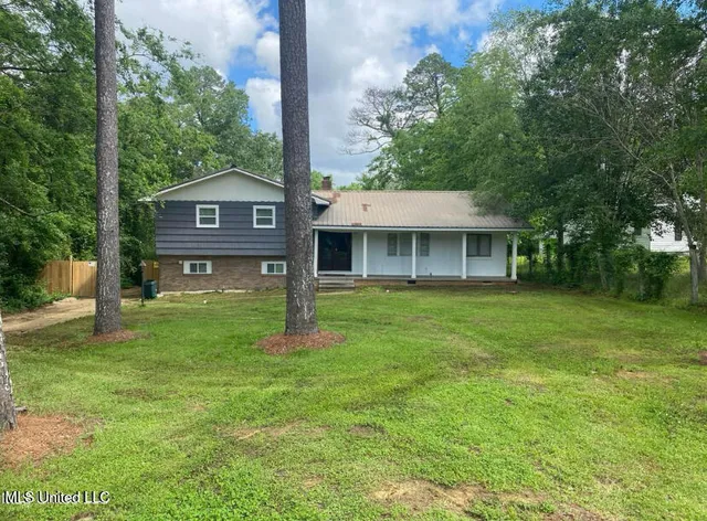 $112,999 | 118 West Leavell Woods Drive, Jackson, MS 39212