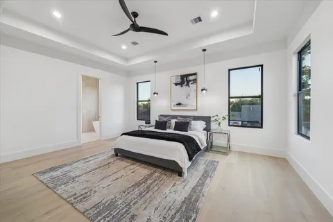 $949,900 | 614 Eleanor Street, Houston, TX 77009