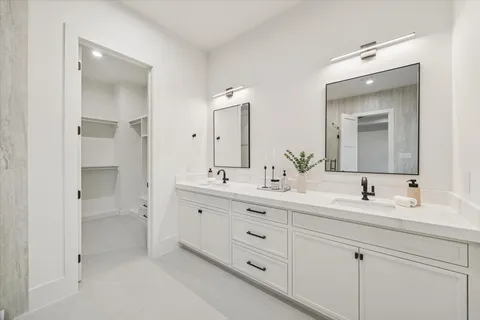 $949,900 | 614 Eleanor Street, Houston, TX 77009