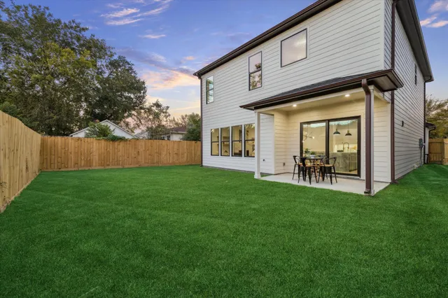 $949,900 | 614 Eleanor Street, Houston, TX 77009