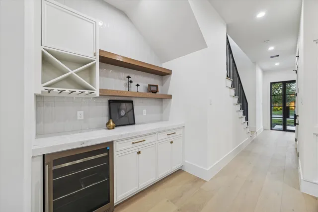 $949,900 | 614 Eleanor Street, Houston, TX 77009