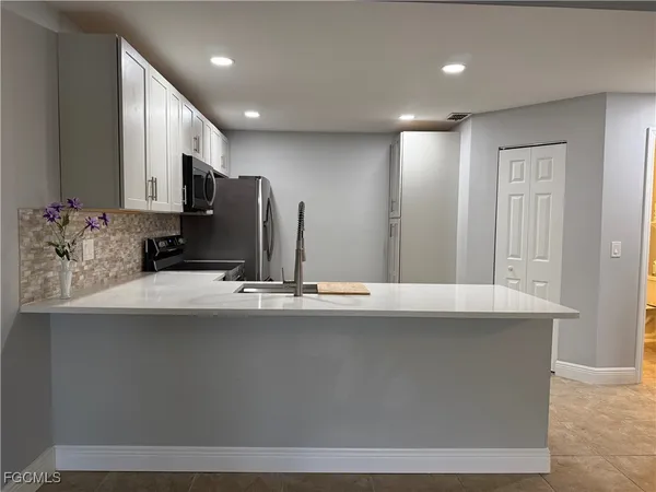 $1,650 | 6331 Royal Woods Drive, Fort Myers, FL 33908