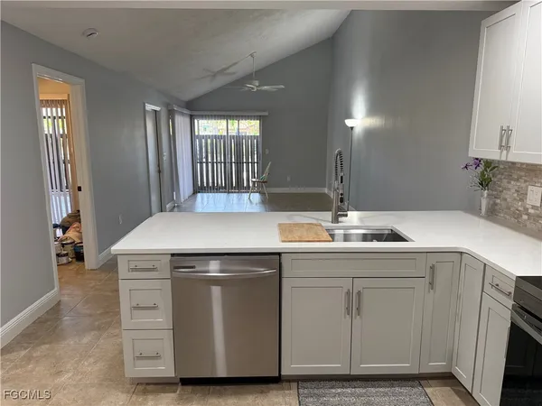 $1,650 | 6331 Royal Woods Drive, Fort Myers, FL 33908