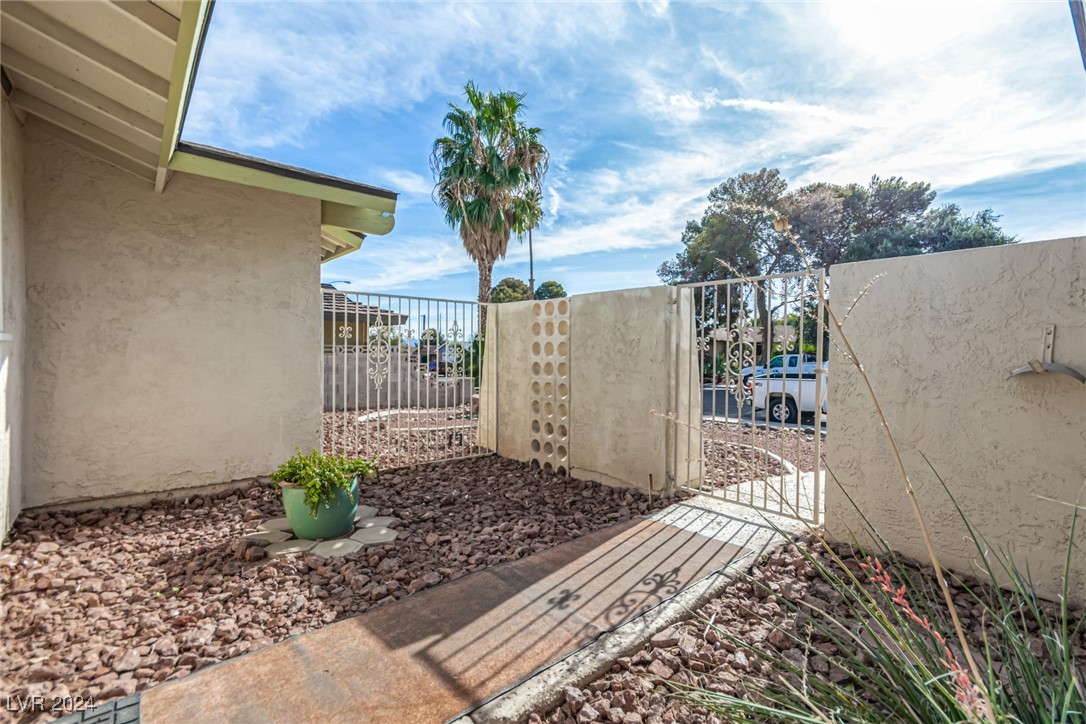 4100 Springhill Avenue Las Vegas, NV 89121 - Photo 8 of 73