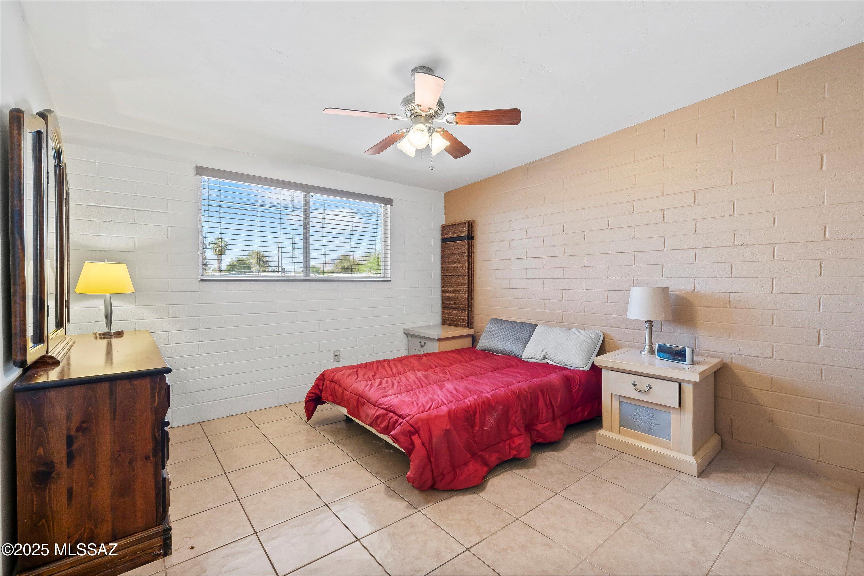 1533 West Roger Road Tucson, AZ 85705 - Photo 4 of 22