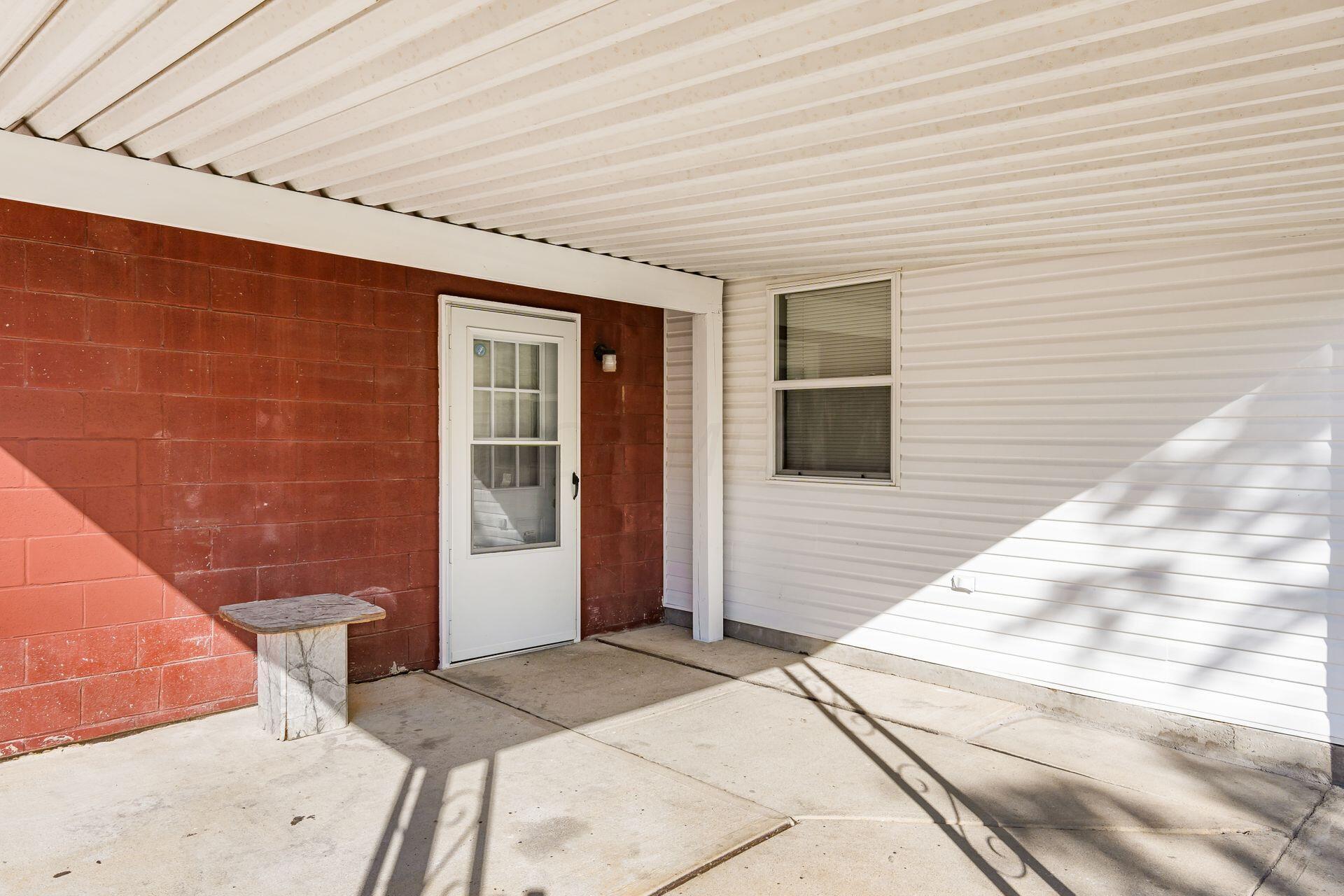 310 Ray Avenue Circleville, OH 43113 - Photo 2 of 36 008_5a31a59e0_i 310 Ray 006-2