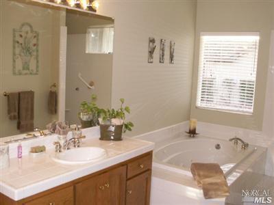 2583 Greenvale Lane Santa Rosa, CA 95401 - Photo 6 of 11 Gallery Image 6