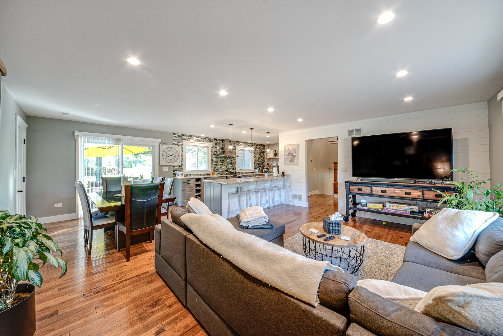 1404 Berwyn Street Spring Grove, IL 60081 - Photo 8 of 35 Gallery Image 8