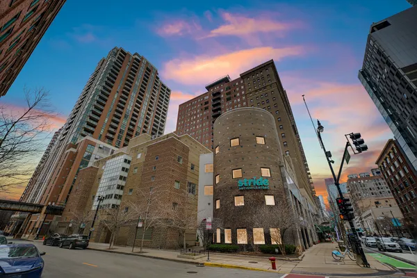 $2,500 | 40 East 9th Street, Unit 805, Chicago, IL 60605