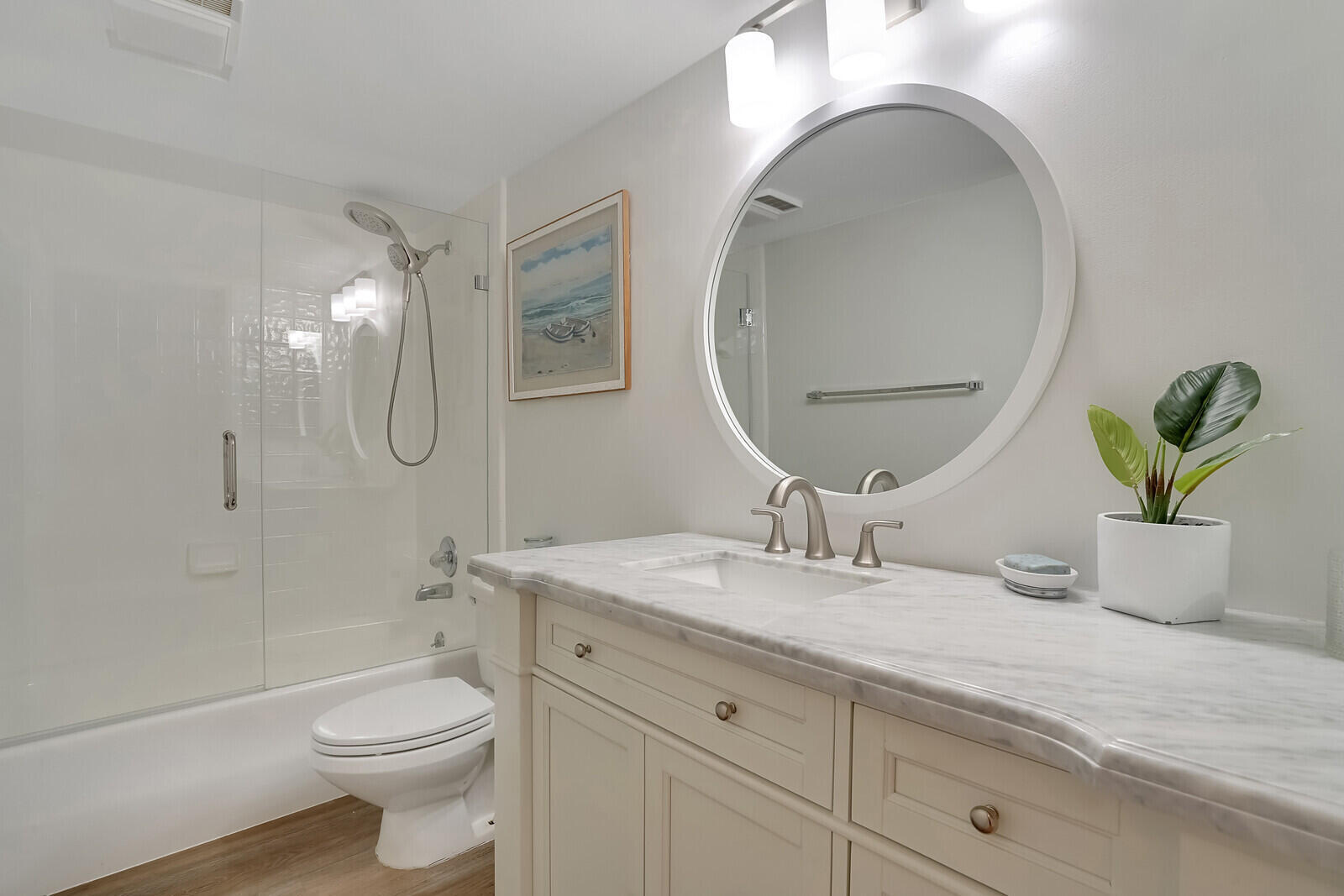 4101 North Ocean Boulevard, Unit D207 Boca Raton, FL 33431 - Photo 30 of 38 Guest Bath