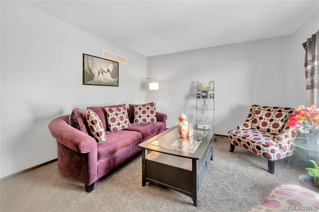 22230 Kelly Road Eastpointe, MI 48021 - Photo 8 of 29