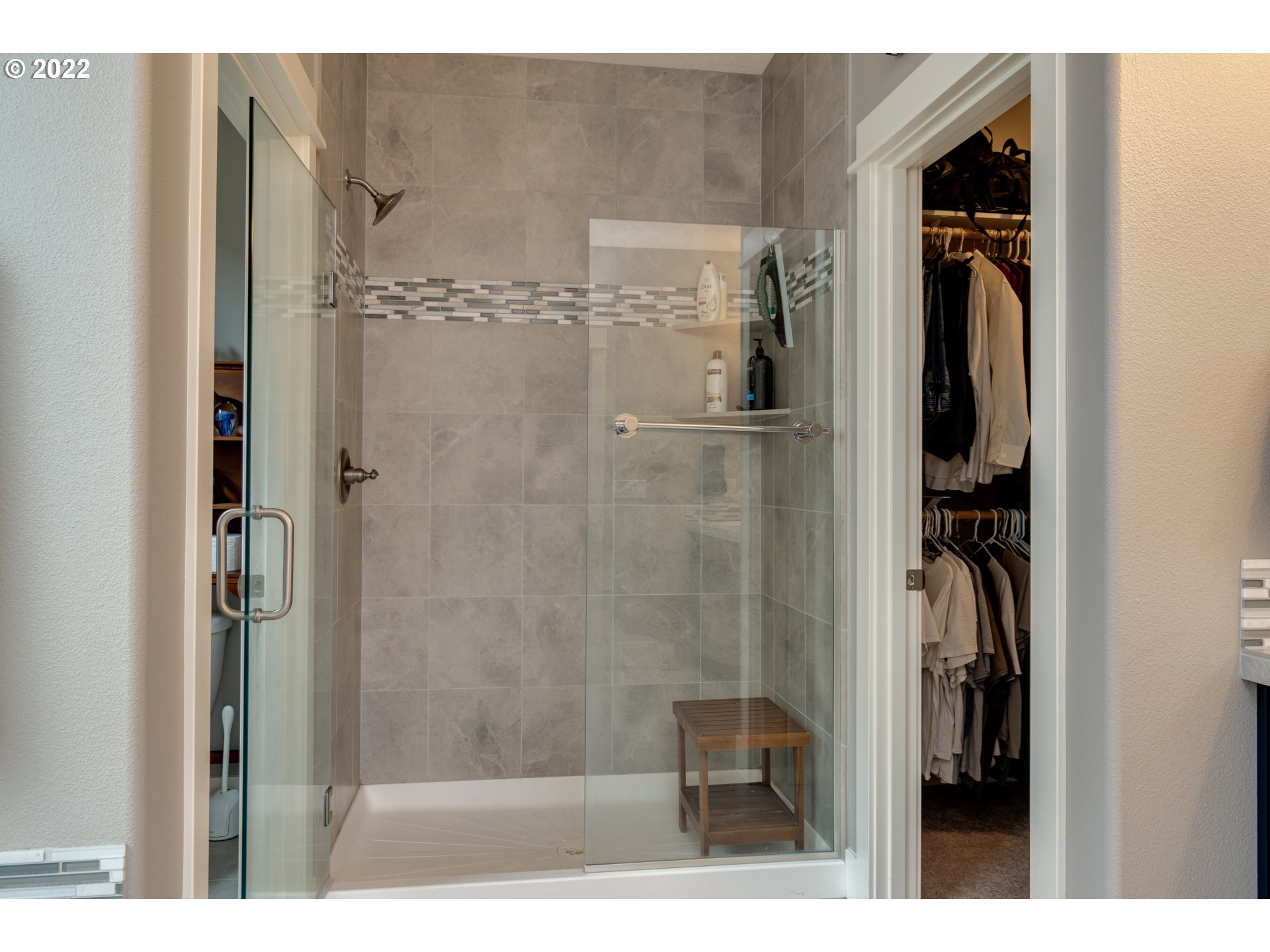 1626 South 46th Place Ridgefield, WA 98642 - Photo 15 of 32 a bathroom with a shower
