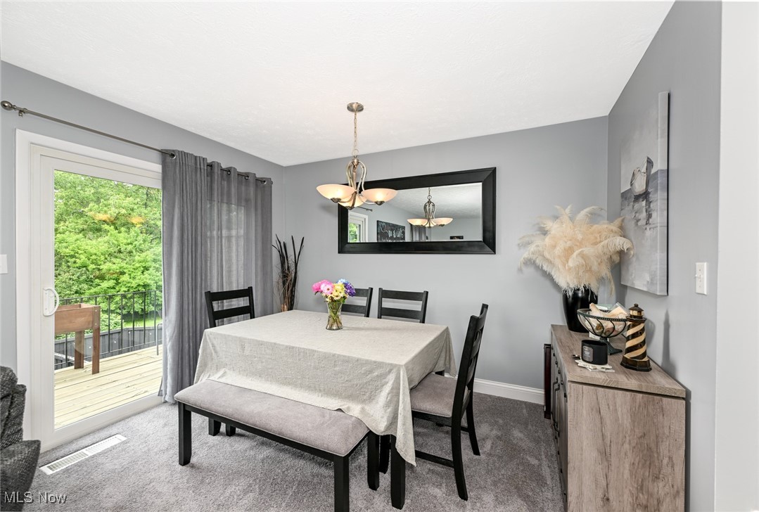 824 South Chillicothe Road, Unit 6 Aurora, OH 44202 - Photo 11 of 35 Nicely appointed dining area.