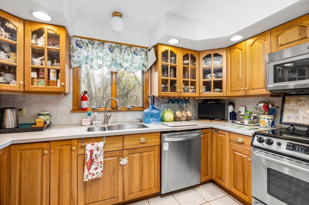 94 Setterland Farm Road Hanover, MA 02339 - Photo 14 of 33