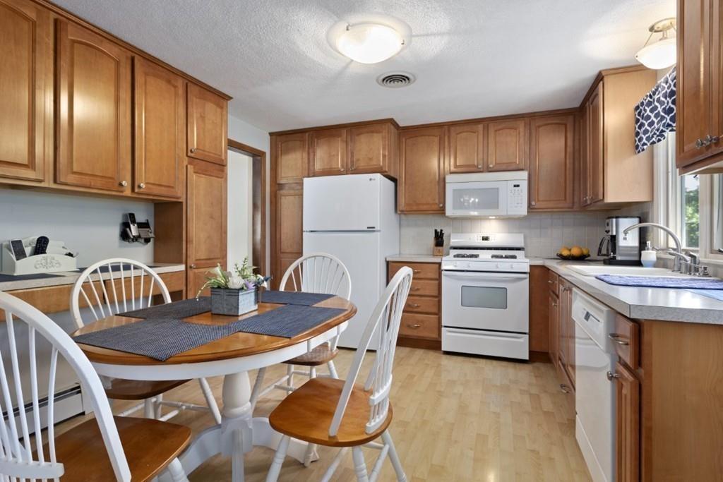 32 Milepost Road Reading, MA 01867 - Photo 10 of 36 Gallery Image 10