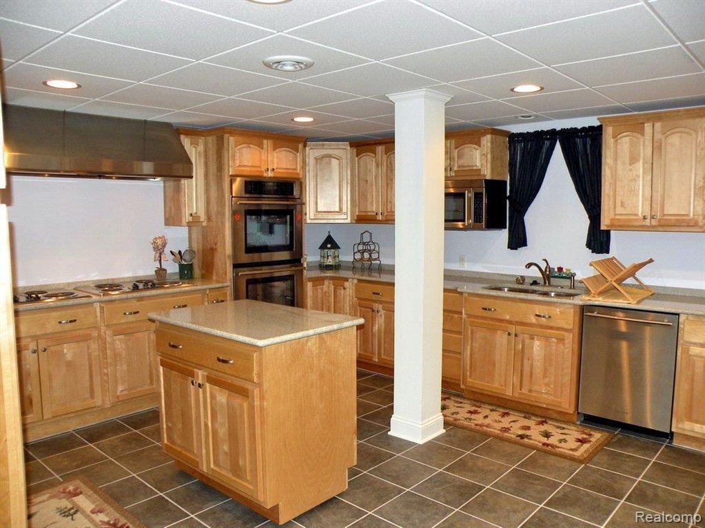 5656 Stonehaven Boulevard Rochester, MI 48306 - Photo 18 of 25 Lower Level Kitchen