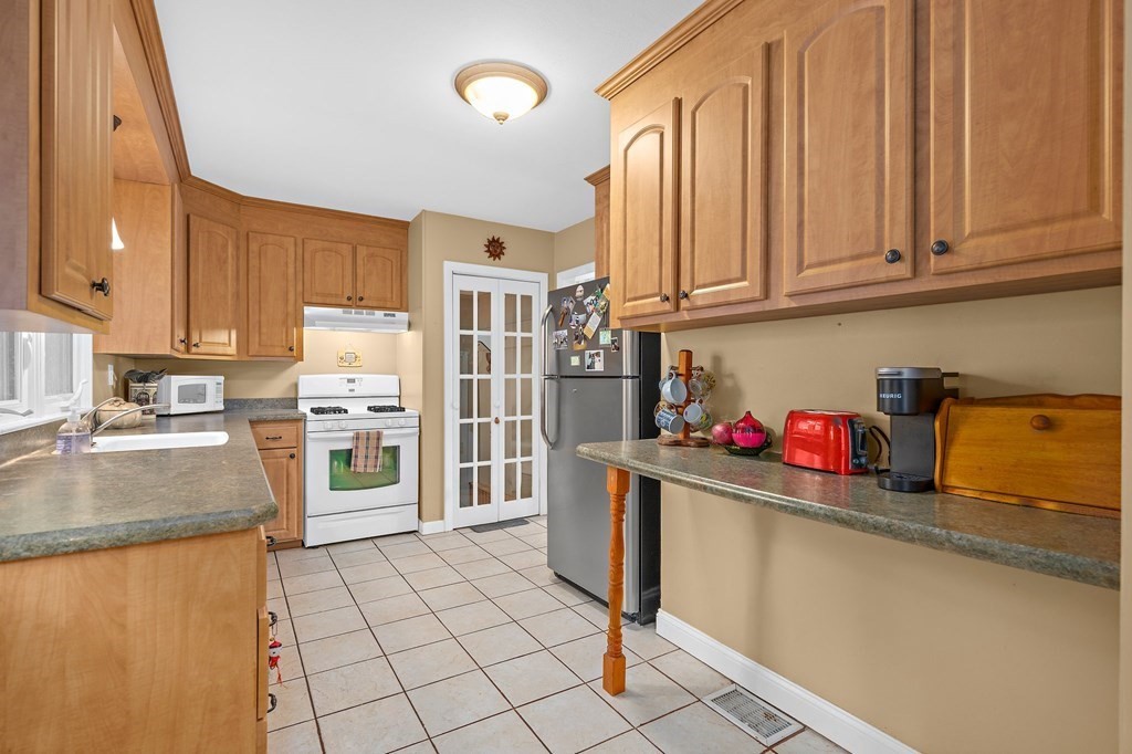 8 Vista Drive Danvers, MA 01923 - Photo 16 of 38