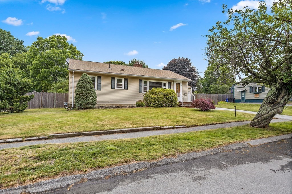 8 Vista Drive Danvers, MA 01923 - Photo 2 of 38