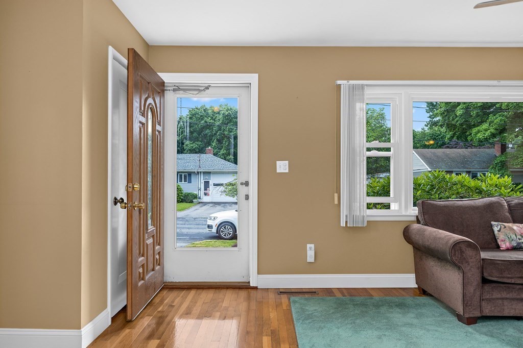 8 Vista Drive Danvers, MA 01923 - Photo 5 of 38