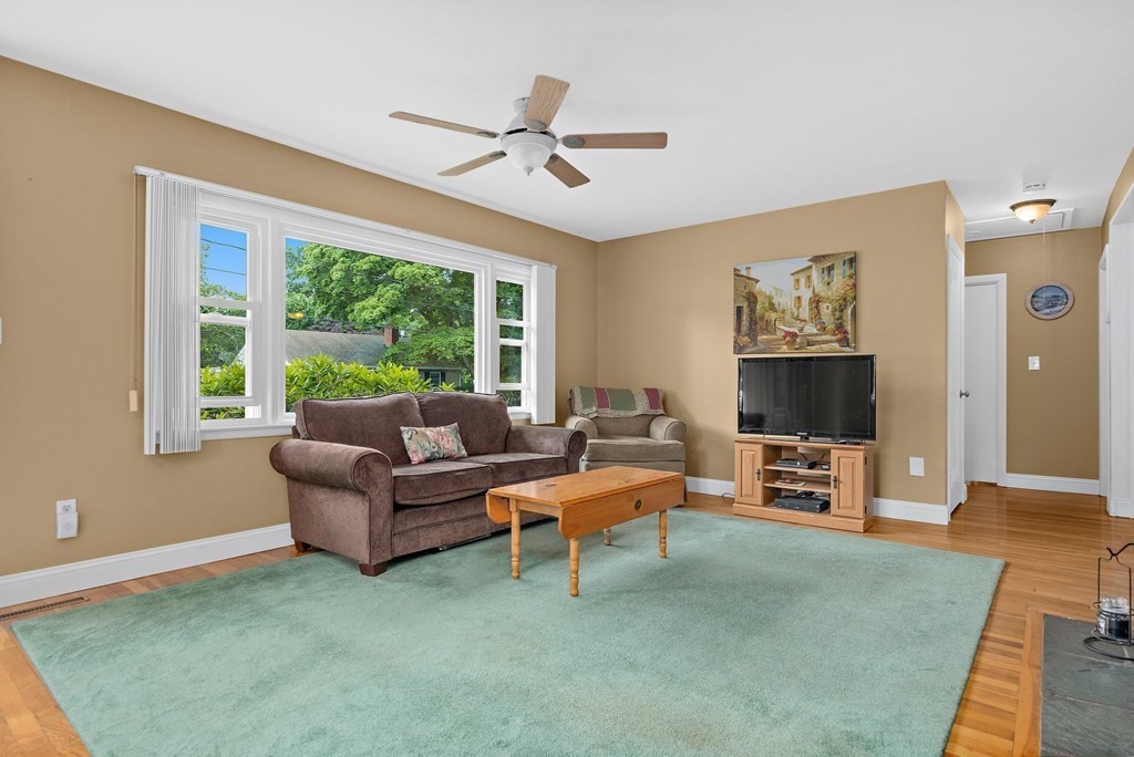 8 Vista Drive Danvers, MA 01923 - Photo 8 of 38