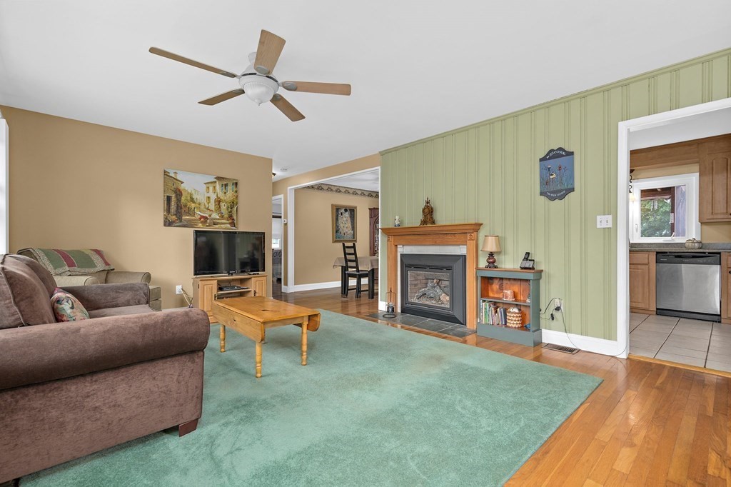 8 Vista Drive Danvers, MA 01923 - Photo 9 of 38