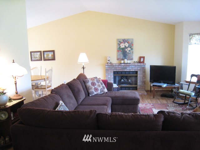 3944 Tamarack Road Bellingham, WA 98226 - Photo 2 of 16