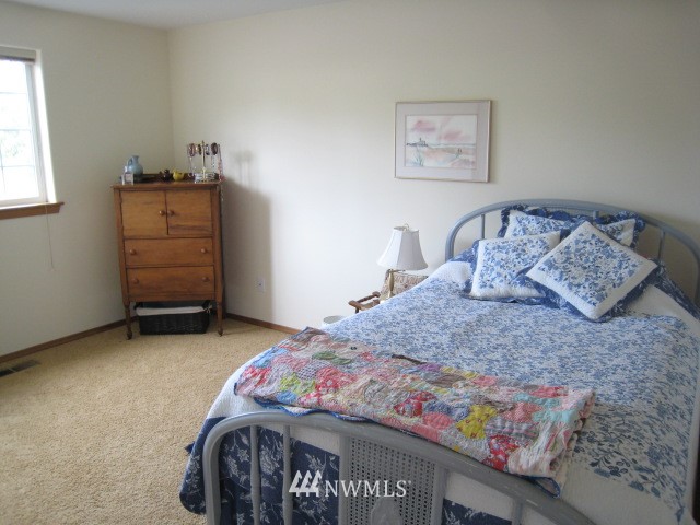 3944 Tamarack Road Bellingham, WA 98226 - Photo 13 of 16