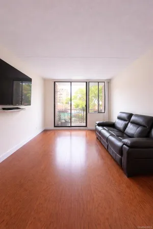 $3,100 | 36-41 Union Street, Unit 2B | Downtown Flushing