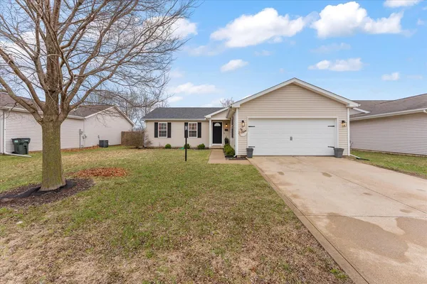 a view of a house with a yard