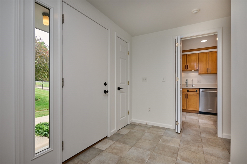 8 Emerson Court, Unit 8 Amherst, MA 01002 - Photo 3 of 42