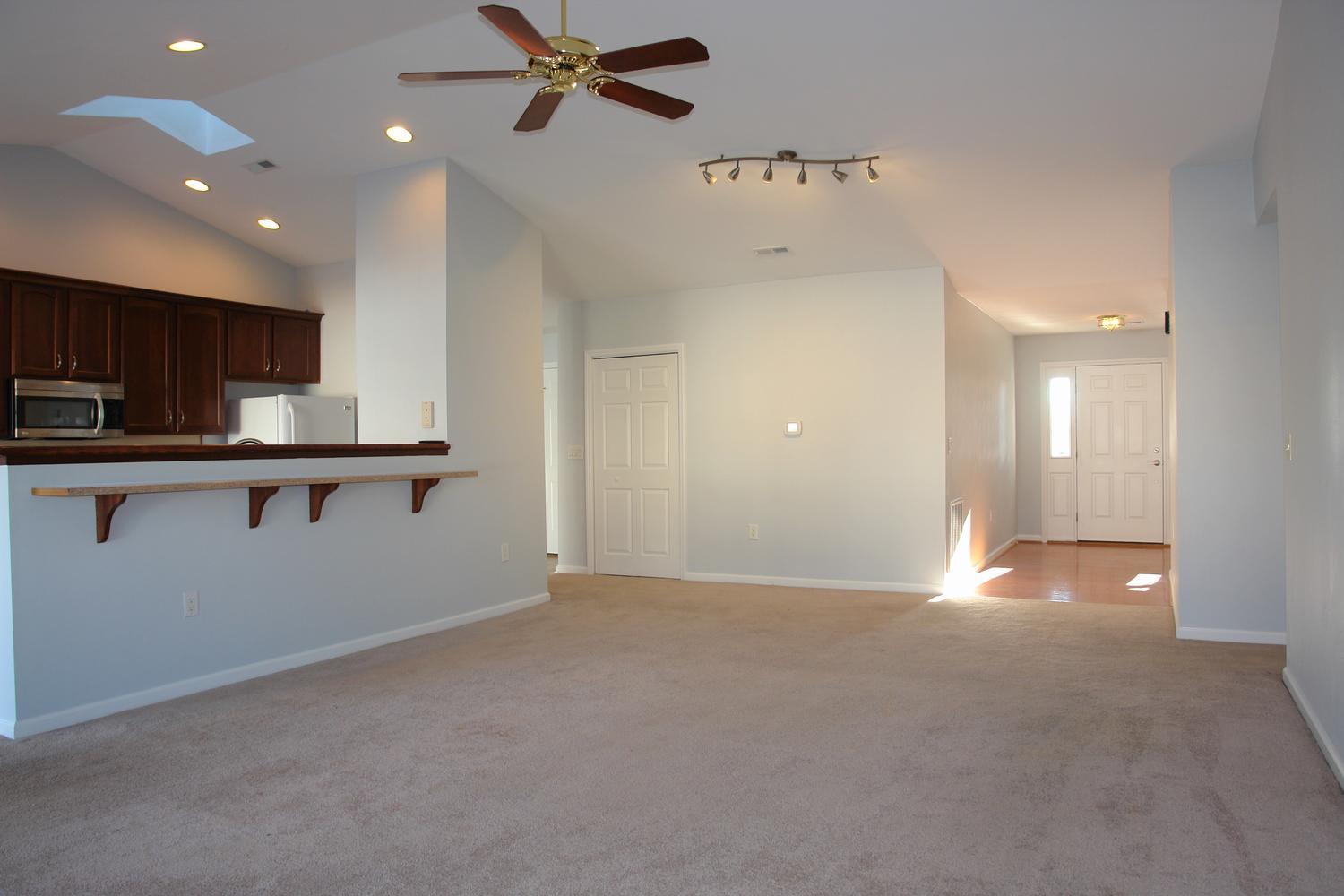 6822 Albert Road Roanoke, VA 24019 - Photo 4 of 16 6822 Albert Road Roanoke VA-large-007-00