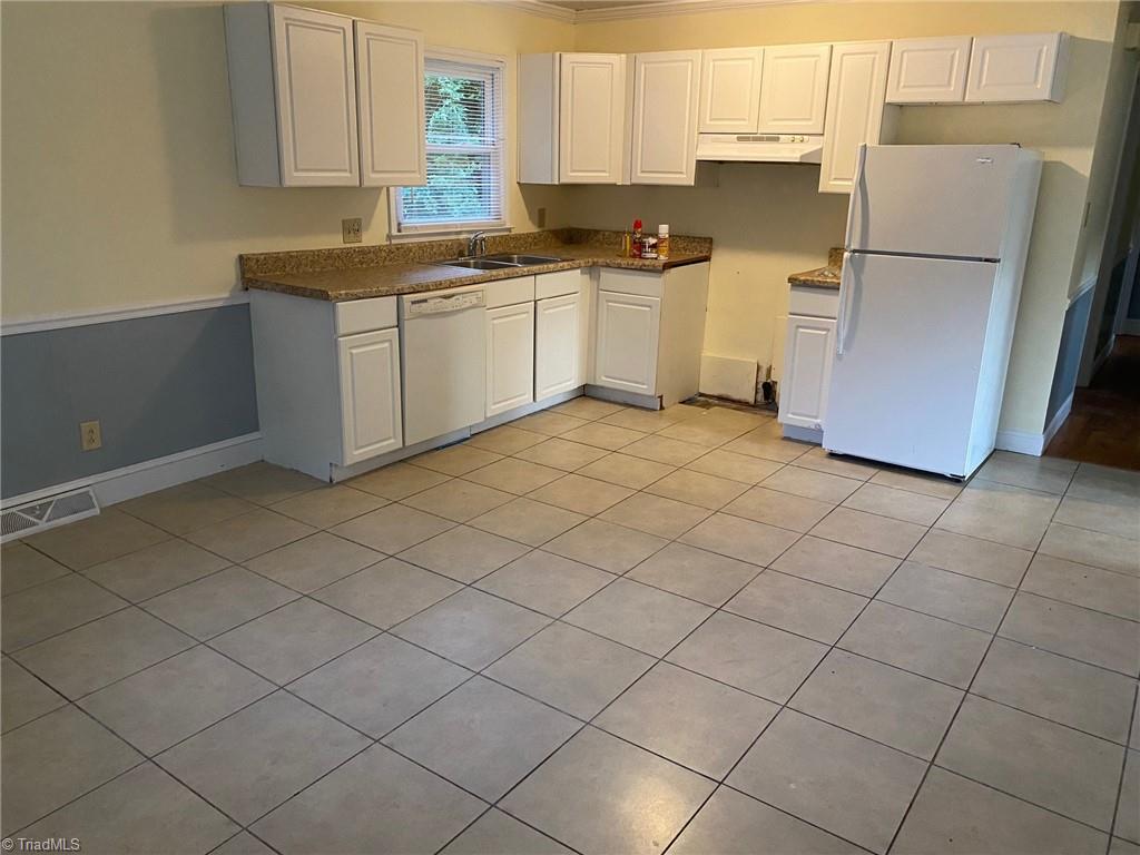 1415 West Meadowview Road Greensboro, NC 27403 - Photo 2 of 8 Kitchen