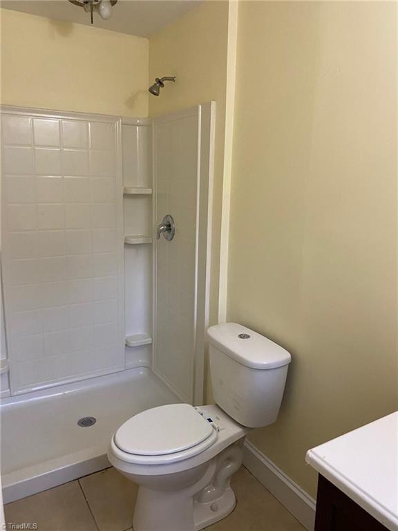 1415 West Meadowview Road Greensboro, NC 27403 - Photo 7 of 8 Full bath