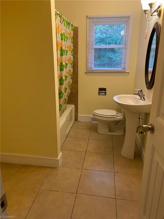 1415 West Meadowview Road Greensboro, NC 27403 - Photo 8 of 8 Full bath