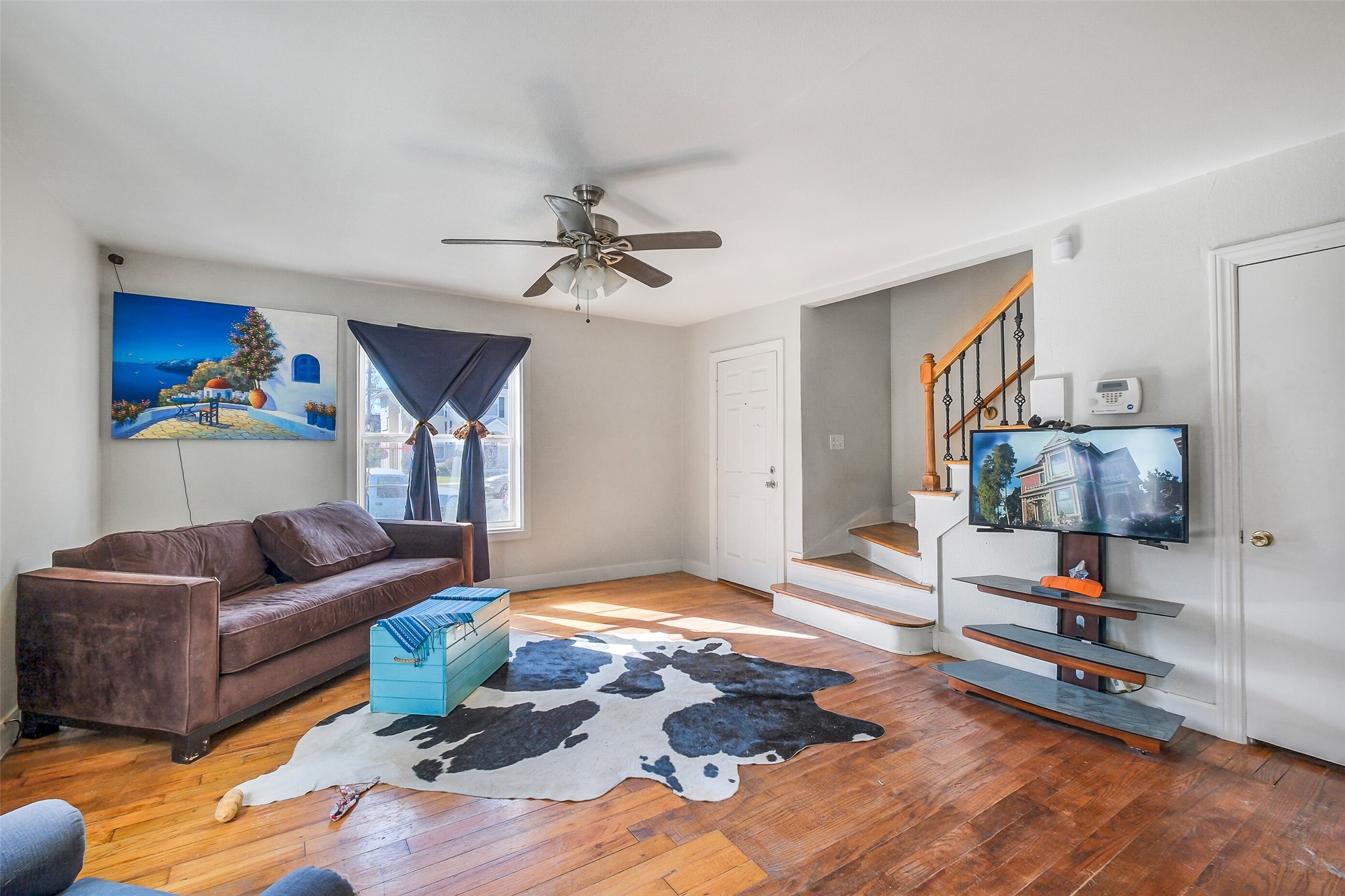 3435 Rosedale Street Houston, TX 77004 - Photo 15 of 34 a living room with furniture and a flat screen tv
